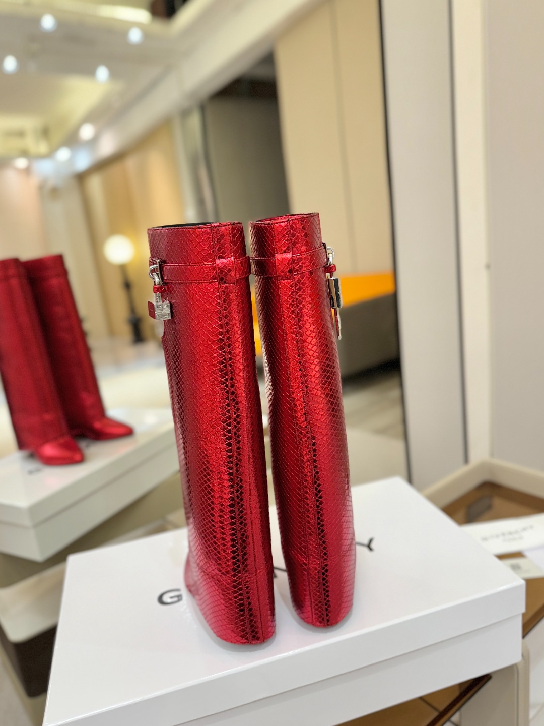 专柜正品级定制版本GIVENCHY纪梵希 Shark Lock 系列 挂锁 长靴 新款，市面最高版本👍👍