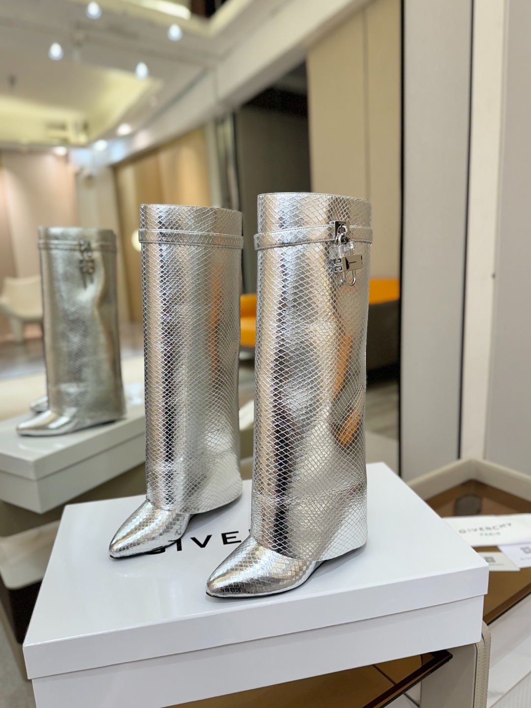 专柜正品级定制版本GIVENCHY纪梵希 Shark Lock 系列 挂锁 长靴 新款，市面最高版本👍👍