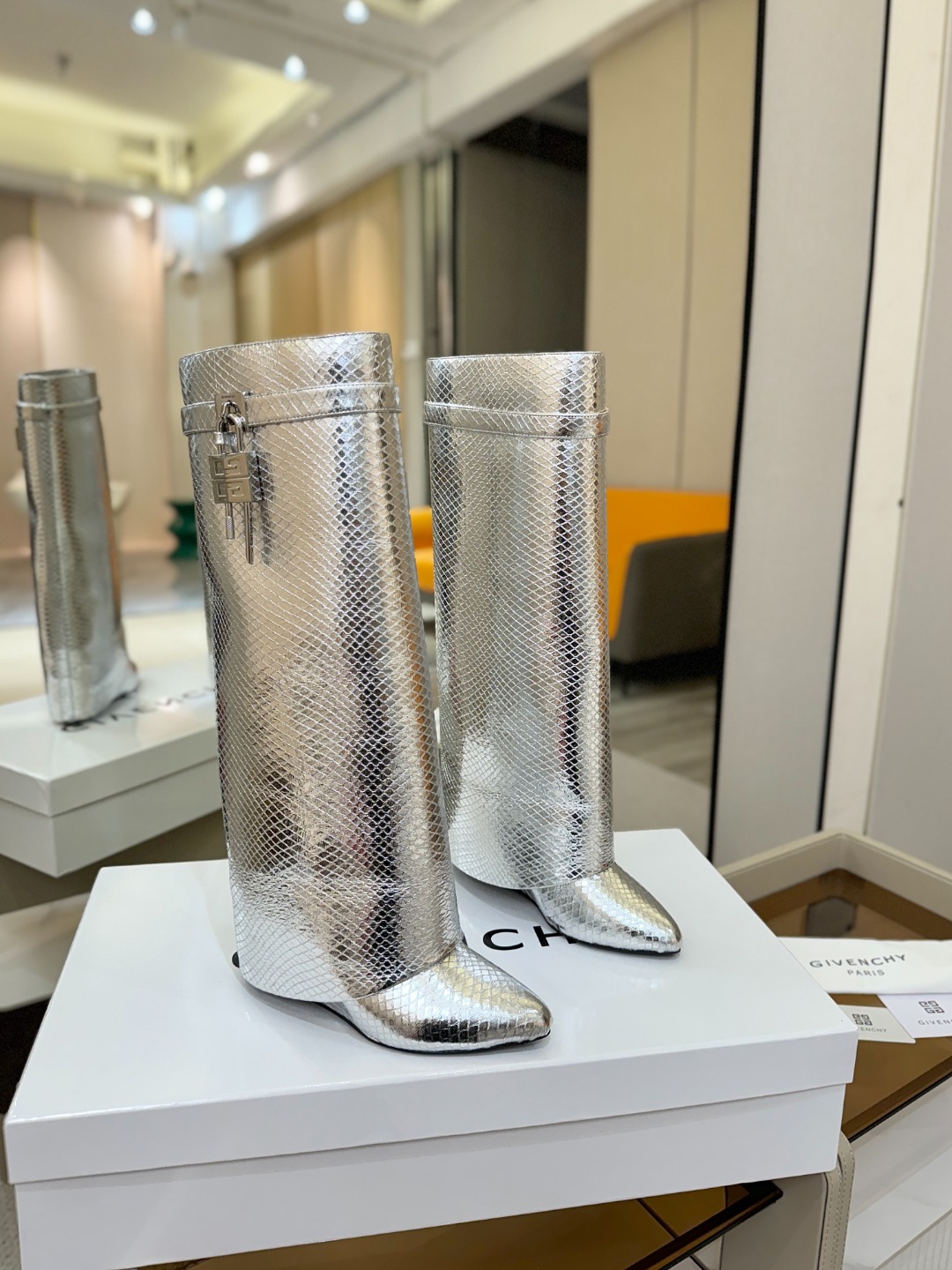 专柜正品级定制版本GIVENCHY纪梵希 Shark Lock 系列 挂锁 长靴 新款，市面最高版本👍👍