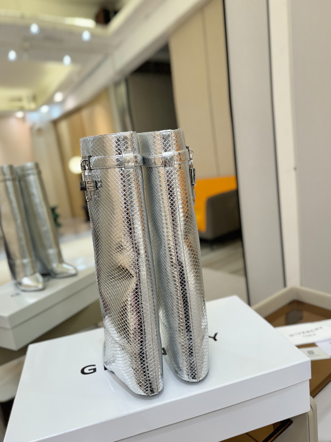 专柜正品级定制版本GIVENCHY纪梵希 Shark Lock 系列 挂锁 长靴 新款，市面最高版本👍👍