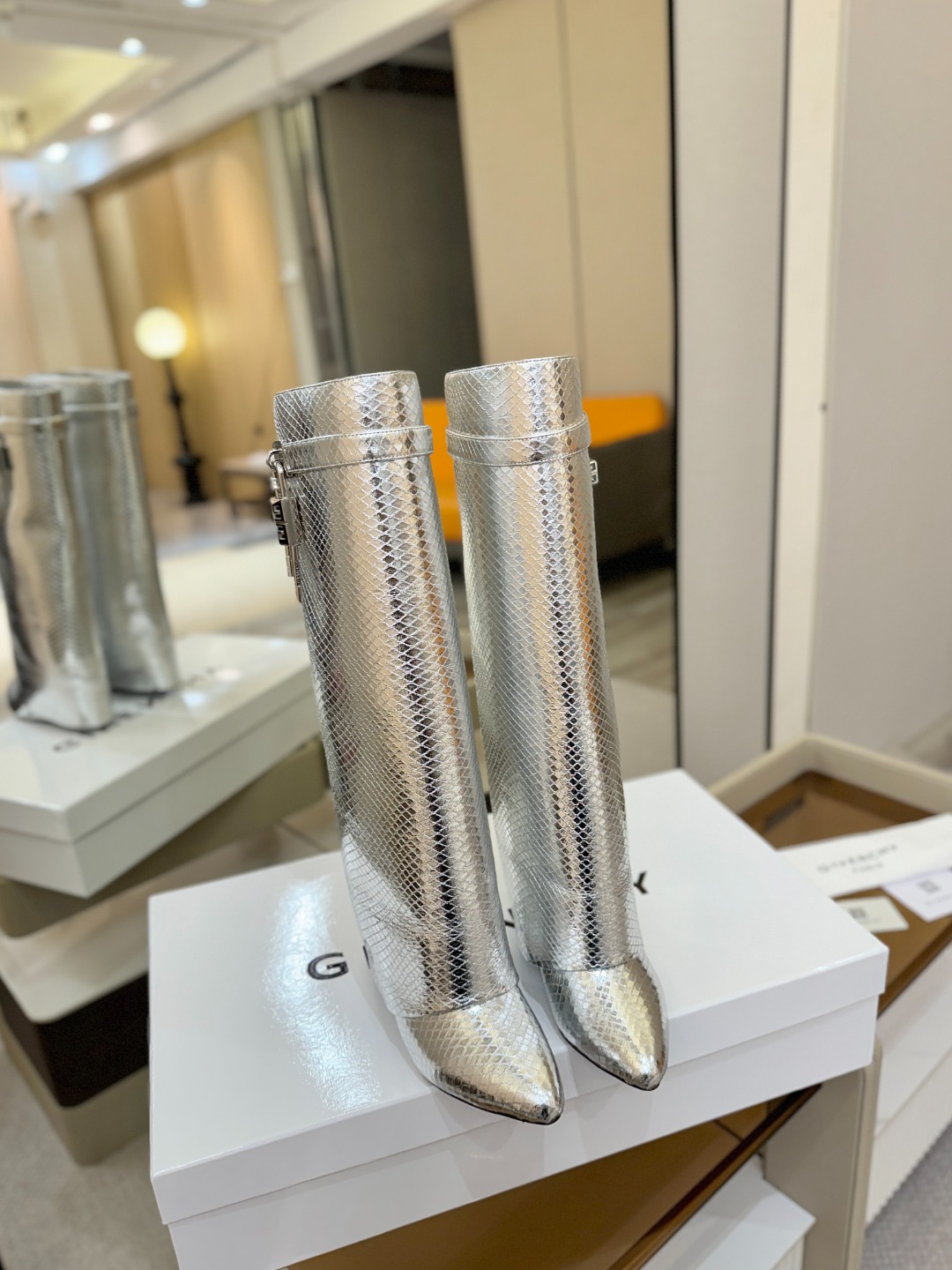 专柜正品级定制版本GIVENCHY纪梵希 Shark Lock 系列 挂锁 长靴 新款，市面最高版本👍👍