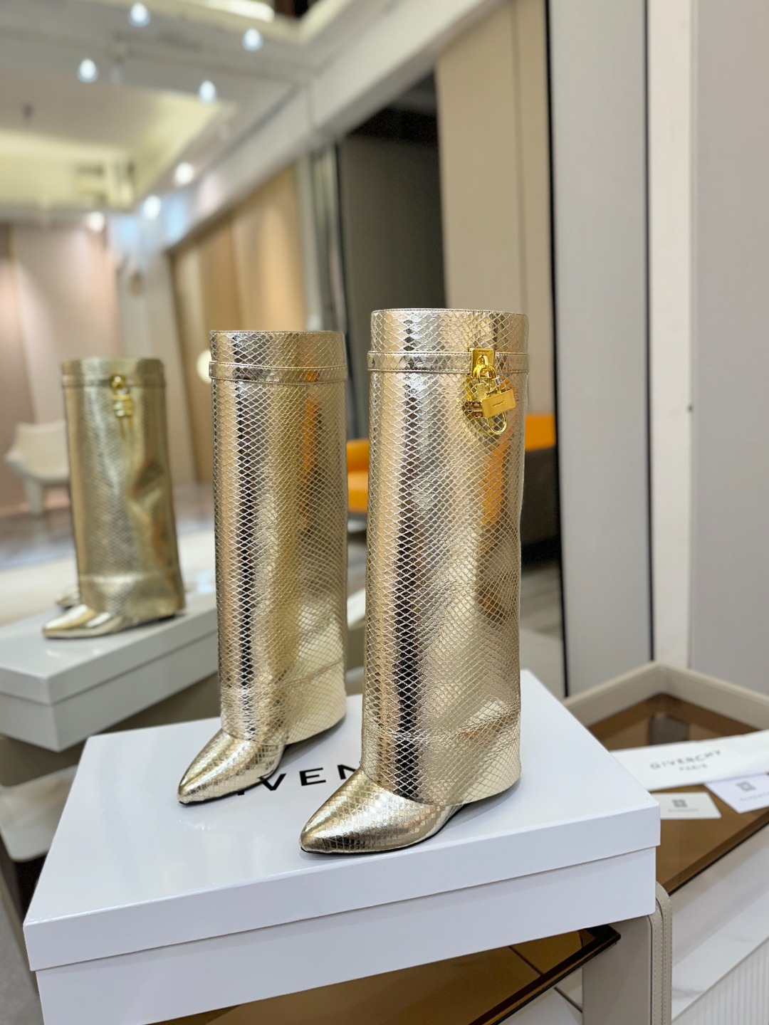 专柜正品级定制版本GIVENCHY纪梵希 Shark Lock 系列 挂锁 长靴 新款，市面最高版本👍👍