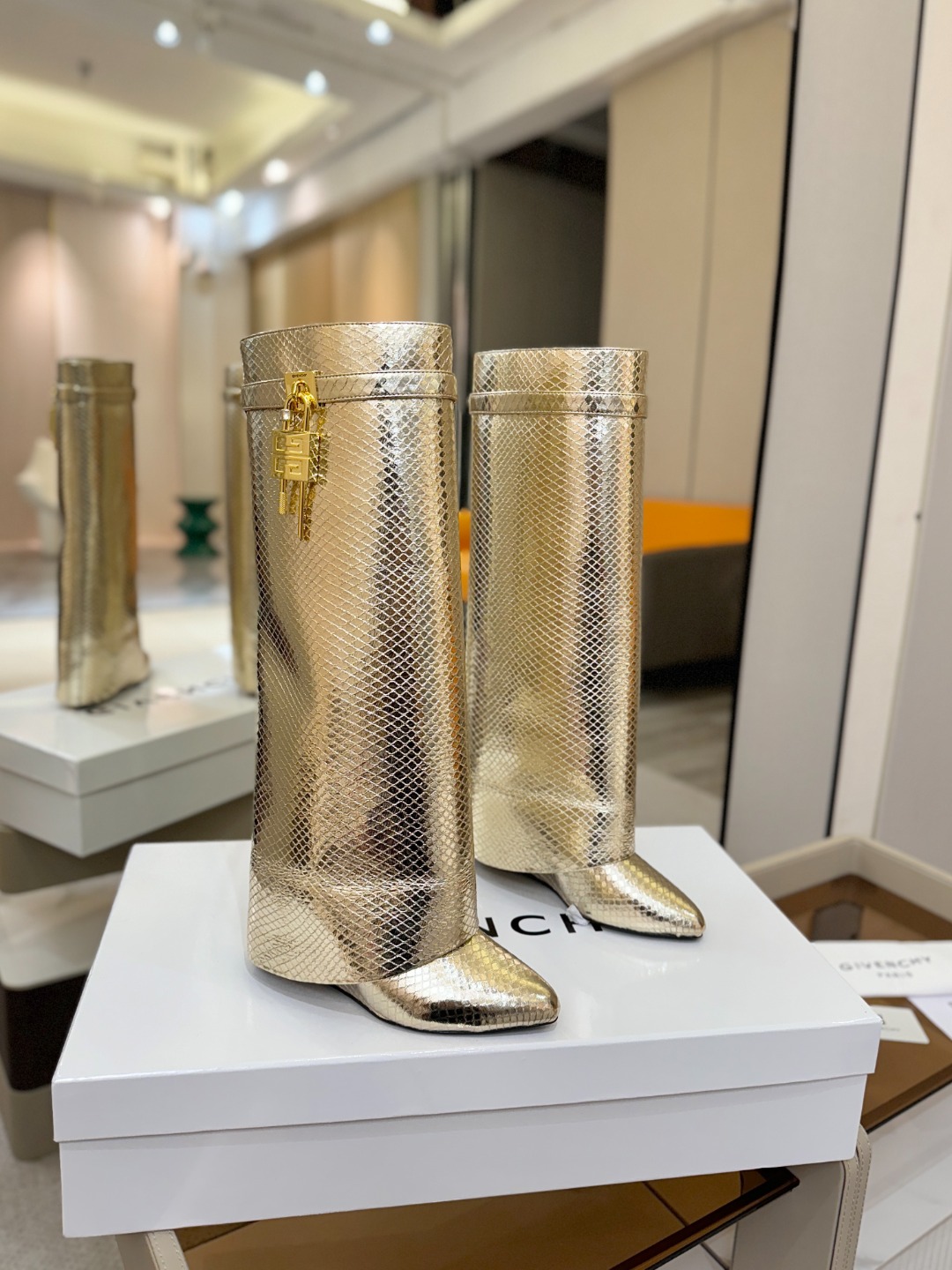 专柜正品级定制版本GIVENCHY纪梵希 Shark Lock 系列 挂锁 长靴 新款，市面最高版本👍👍