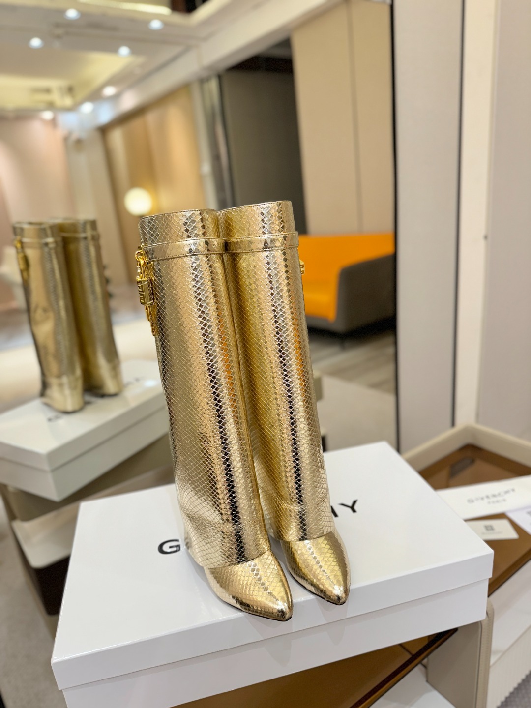 专柜正品级定制版本GIVENCHY纪梵希 Shark Lock 系列 挂锁 长靴 新款，市面最高版本👍👍