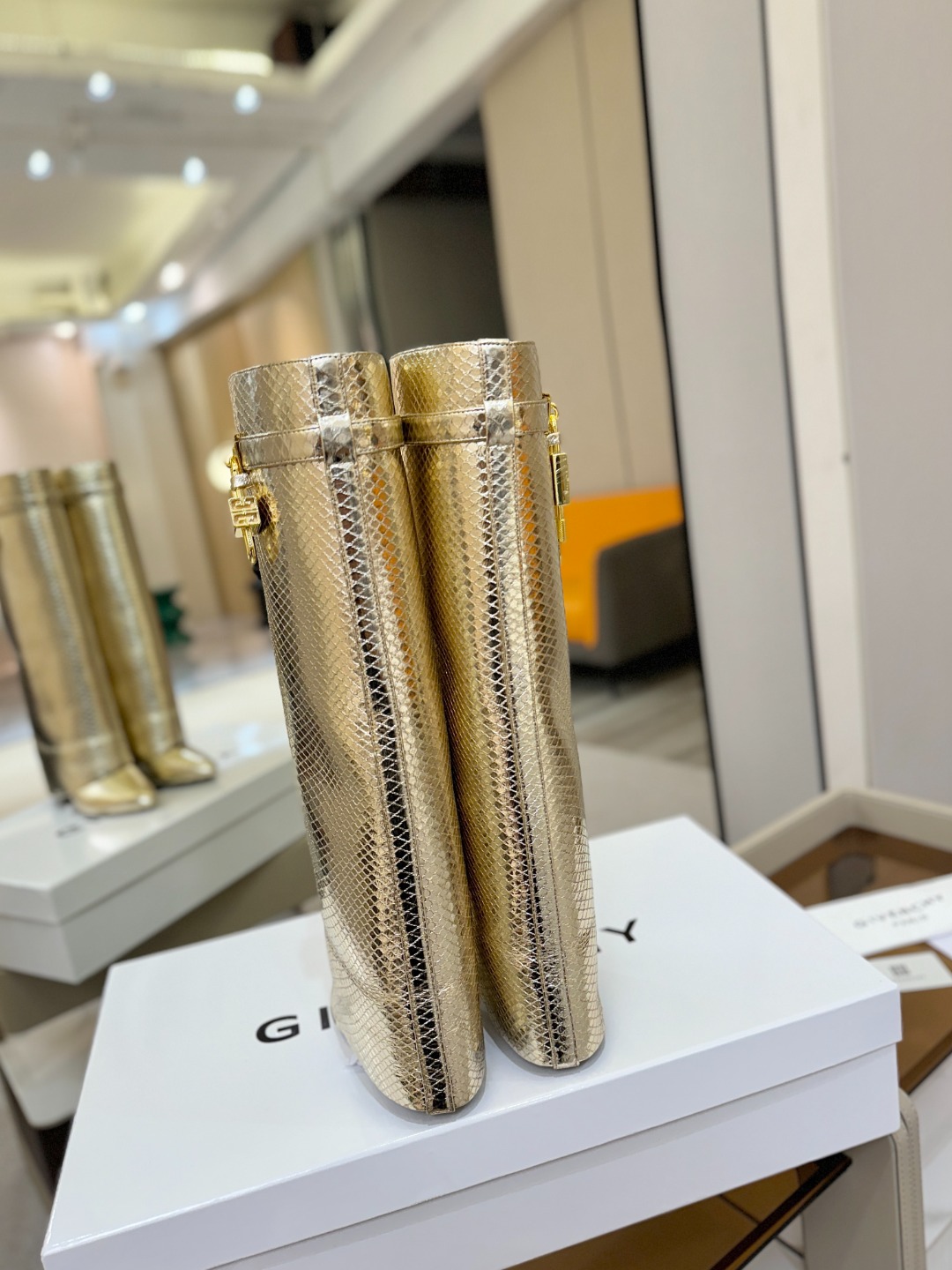 专柜正品级定制版本GIVENCHY纪梵希 Shark Lock 系列 挂锁 长靴 新款，市面最高版本👍👍