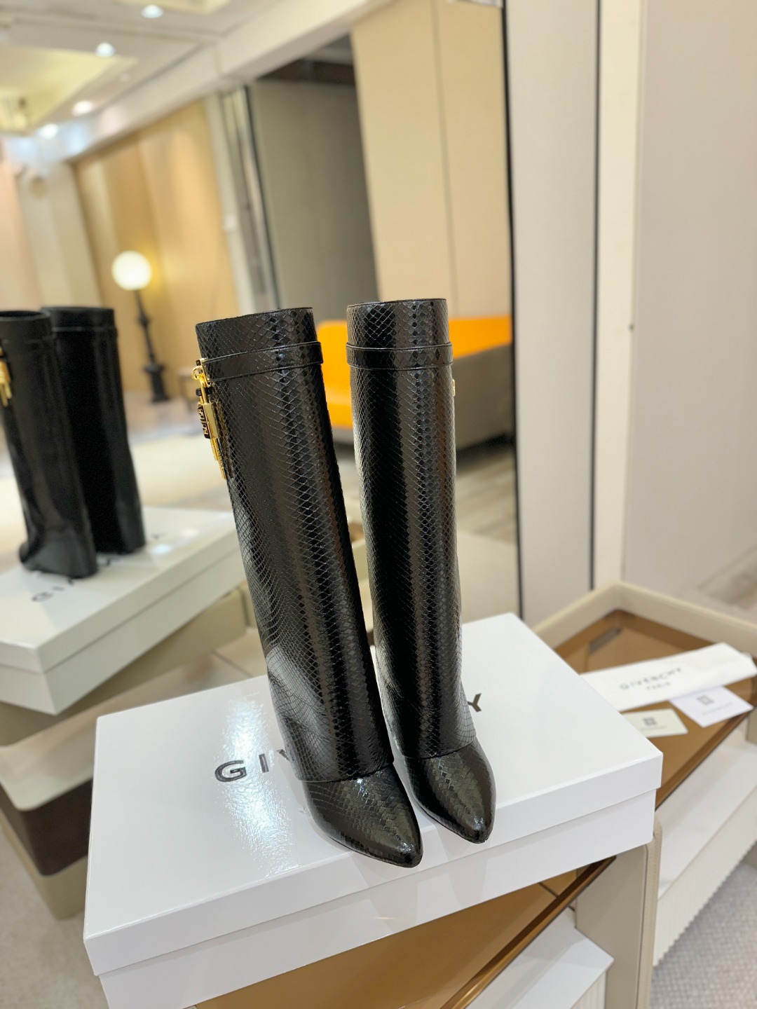 专柜正品级定制版本GIVENCHY纪梵希 Shark Lock 系列 挂锁 长靴 新款，市面最高版本👍👍