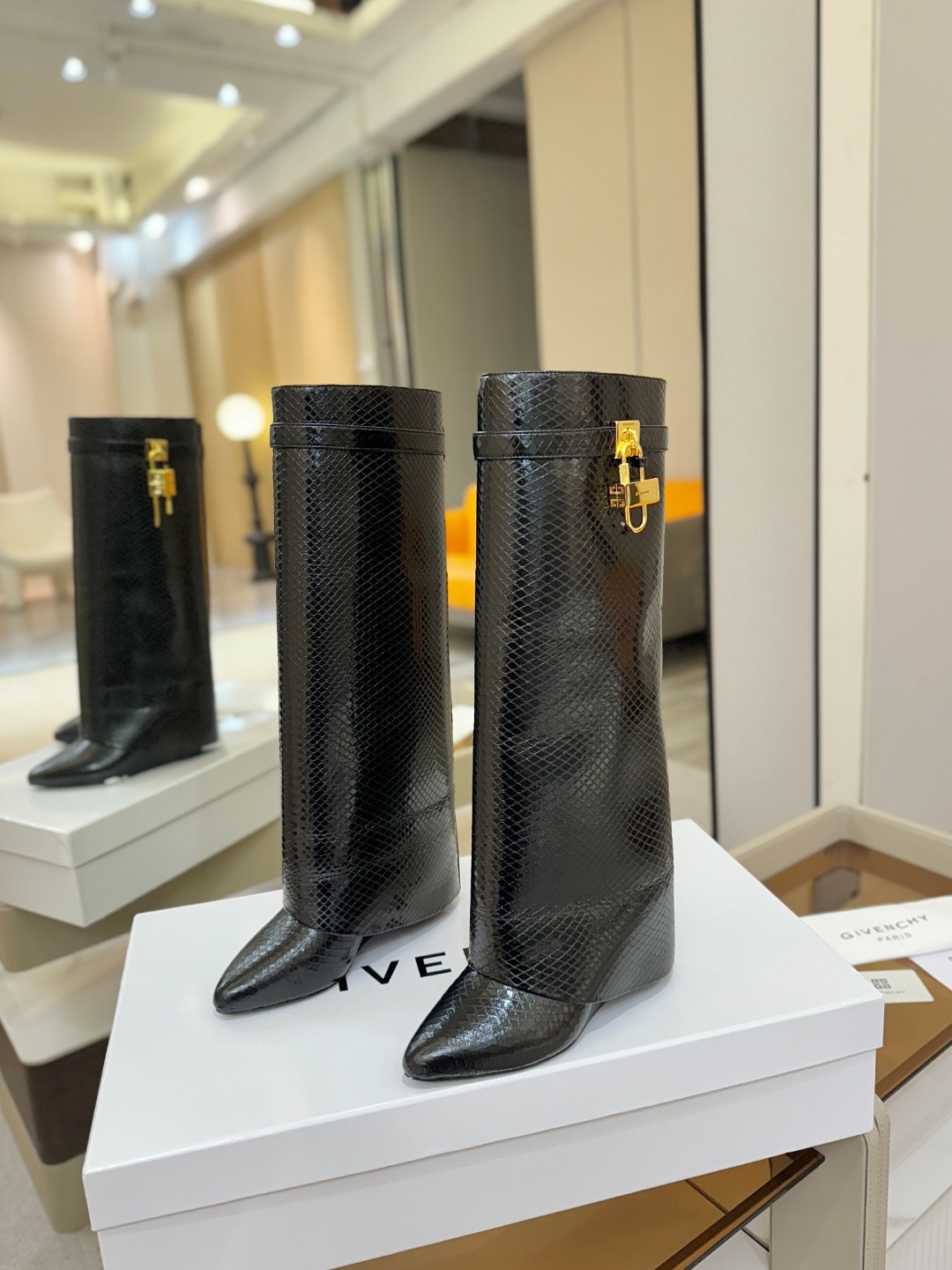 专柜正品级定制版本GIVENCHY纪梵希 Shark Lock 系列 挂锁 长靴 新款，市面最高版本👍👍