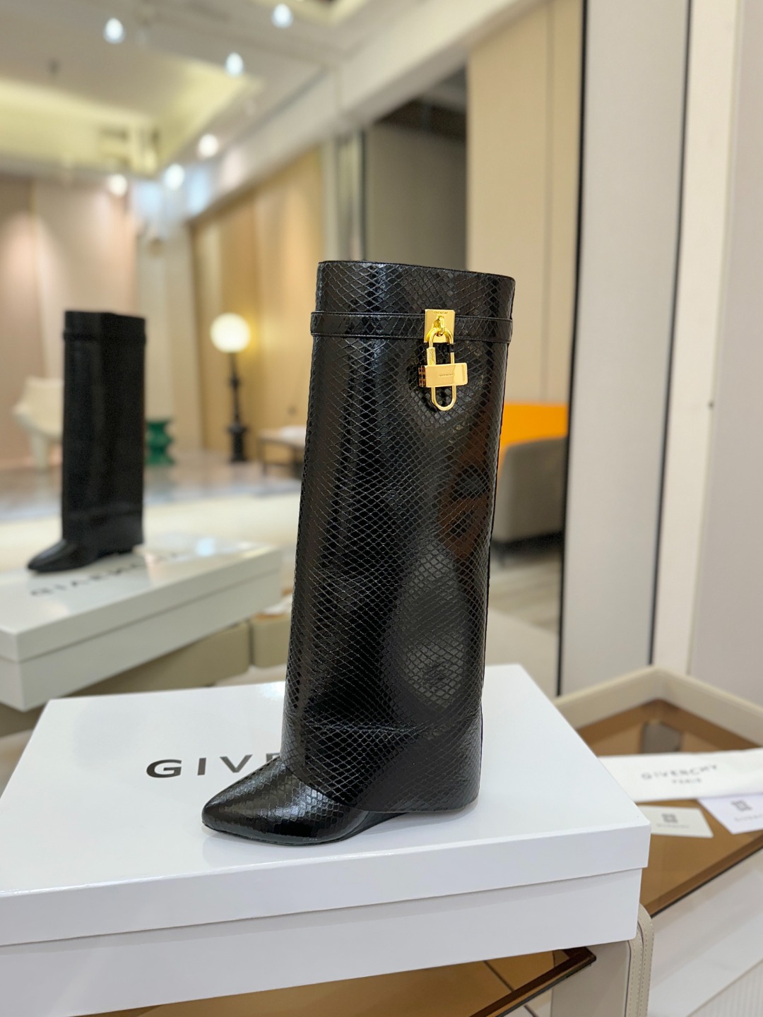 专柜正品级定制版本GIVENCHY纪梵希 Shark Lock 系列 挂锁 长靴 新款，市面最高版本👍👍