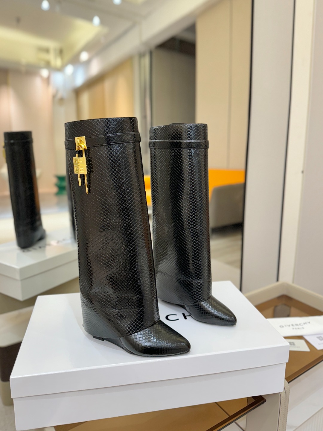 专柜正品级定制版本GIVENCHY纪梵希 Shark Lock 系列 挂锁 长靴 新款，市面最高版本👍👍