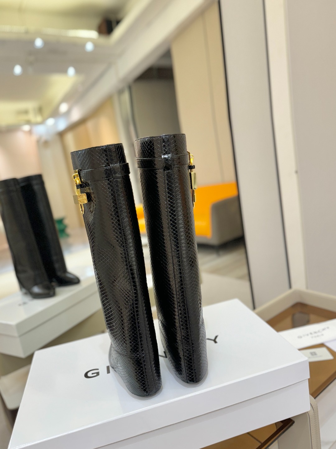 专柜正品级定制版本GIVENCHY纪梵希 Shark Lock 系列 挂锁 长靴 新款，市面最高版本👍👍