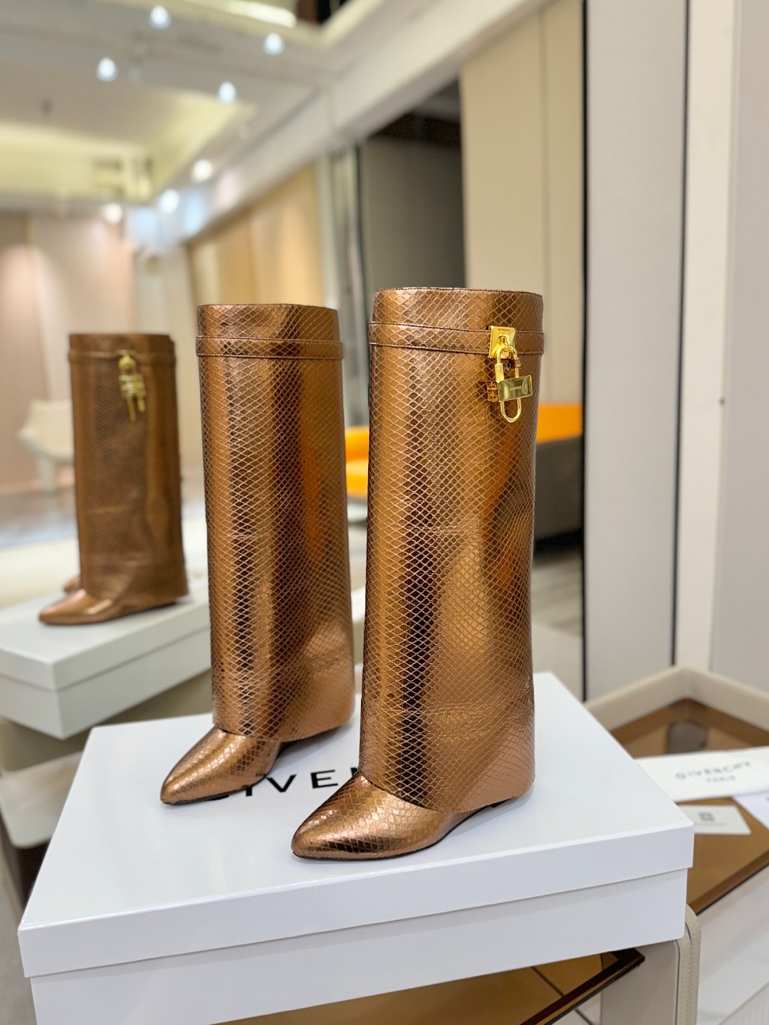 专柜正品级定制版本GIVENCHY纪梵希 Shark Lock 系列 挂锁 长靴 新款，市面最高版本👍👍