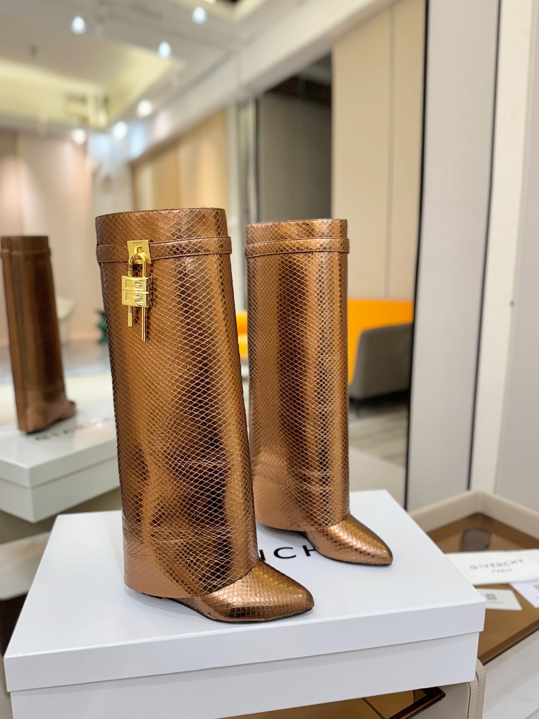 专柜正品级定制版本GIVENCHY纪梵希 Shark Lock 系列 挂锁 长靴 新款，市面最高版本👍👍