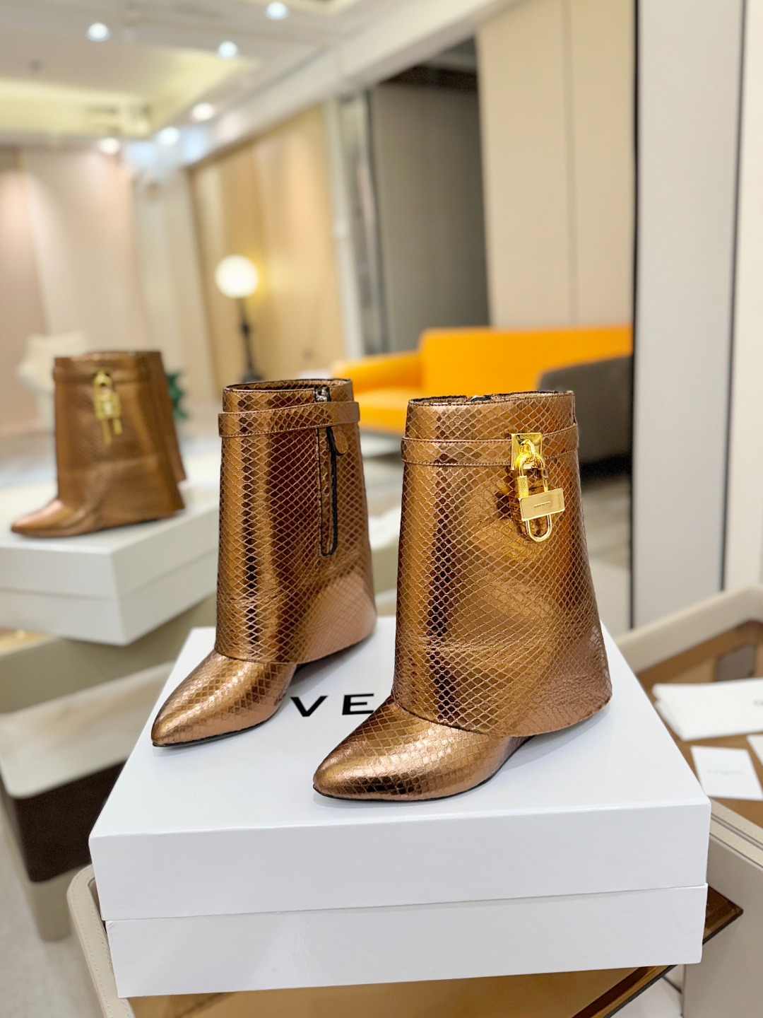 专柜正品级定制版本GIVENCHY纪梵希 Shark Lock 系列 挂锁 短靴 新款，市面最高版本👍👍