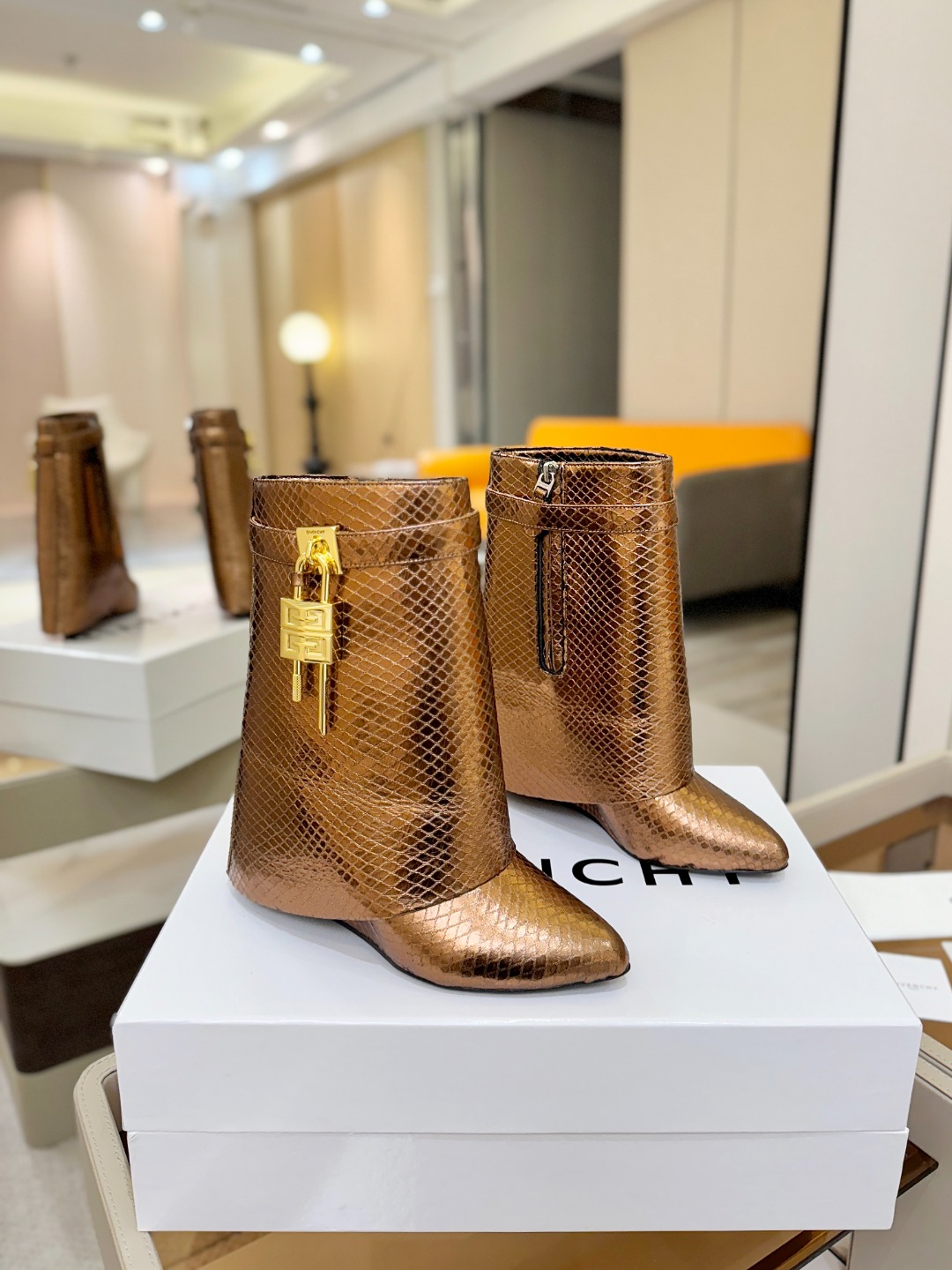 专柜正品级定制版本GIVENCHY纪梵希 Shark Lock 系列 挂锁 短靴 新款，市面最高版本👍👍