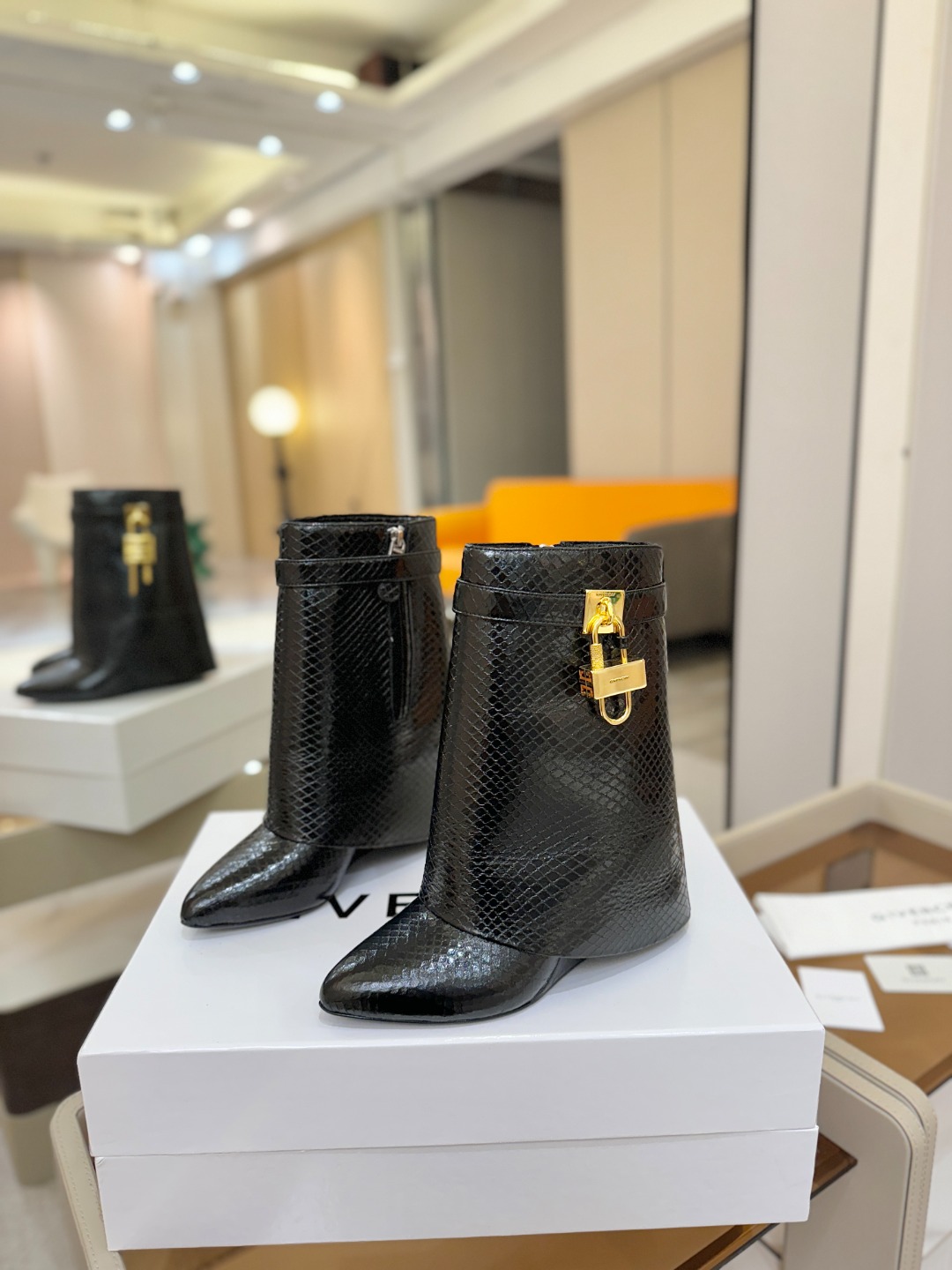 专柜正品级定制版本GIVENCHY纪梵希 Shark Lock 系列 挂锁 短靴 新款，市面最高版本👍👍