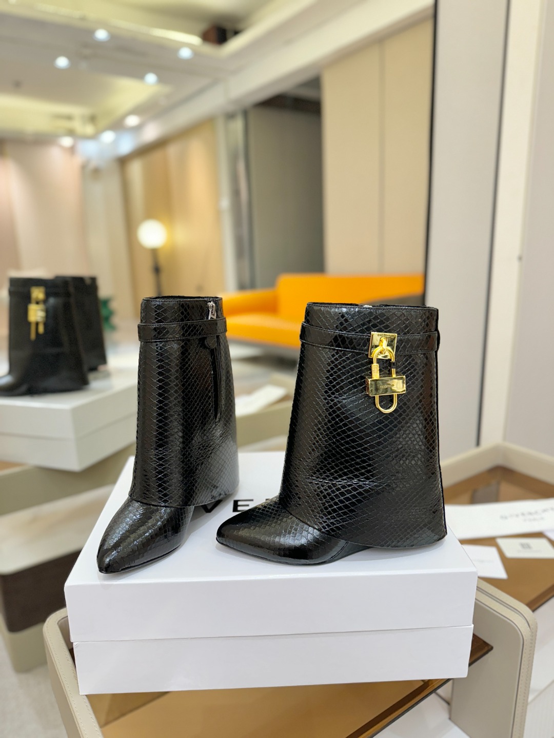 专柜正品级定制版本GIVENCHY纪梵希 Shark Lock 系列 挂锁 短靴 新款，市面最高版本👍👍