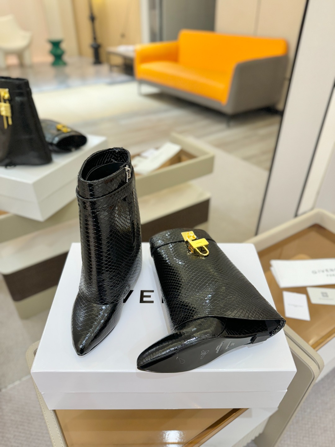 专柜正品级定制版本GIVENCHY纪梵希 Shark Lock 系列 挂锁 短靴 新款，市面最高版本👍👍