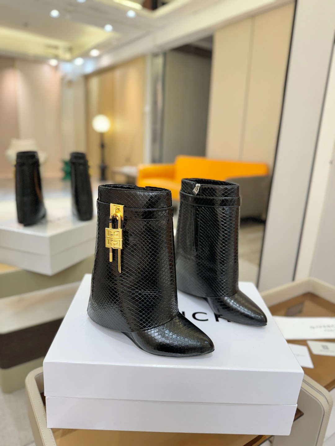 专柜正品级定制版本GIVENCHY纪梵希 Shark Lock 系列 挂锁 短靴 新款，市面最高版本👍👍