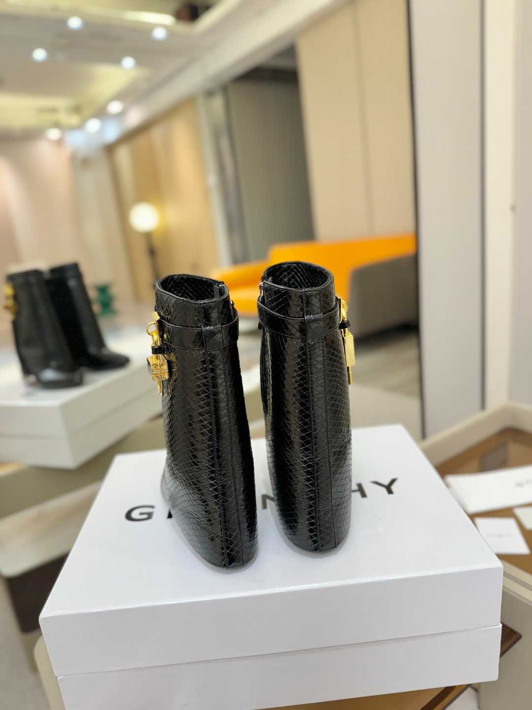 专柜正品级定制版本GIVENCHY纪梵希 Shark Lock 系列 挂锁 短靴 新款，市面最高版本👍👍