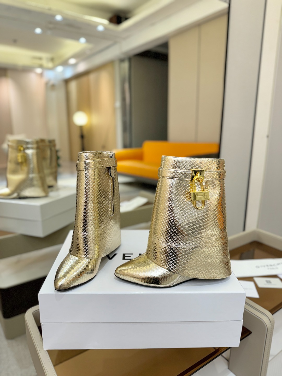 专柜正品级定制版本GIVENCHY纪梵希 Shark Lock 系列 挂锁 短靴 新款，市面最高版本👍👍