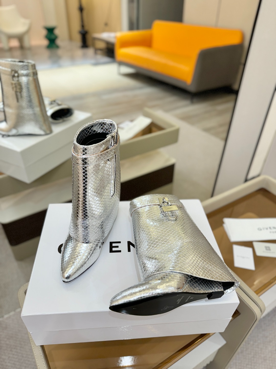 专柜正品级定制版本GIVENCHY纪梵希 Shark Lock 系列 挂锁 短靴 新款，市面最高版本👍👍