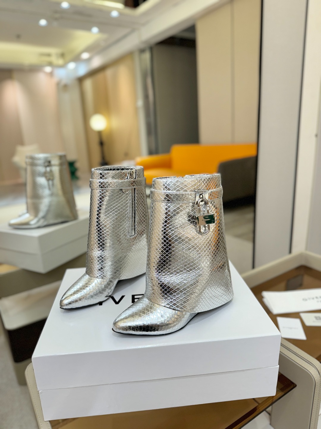 专柜正品级定制版本GIVENCHY纪梵希 Shark Lock 系列 挂锁 短靴 新款，市面最高版本👍👍