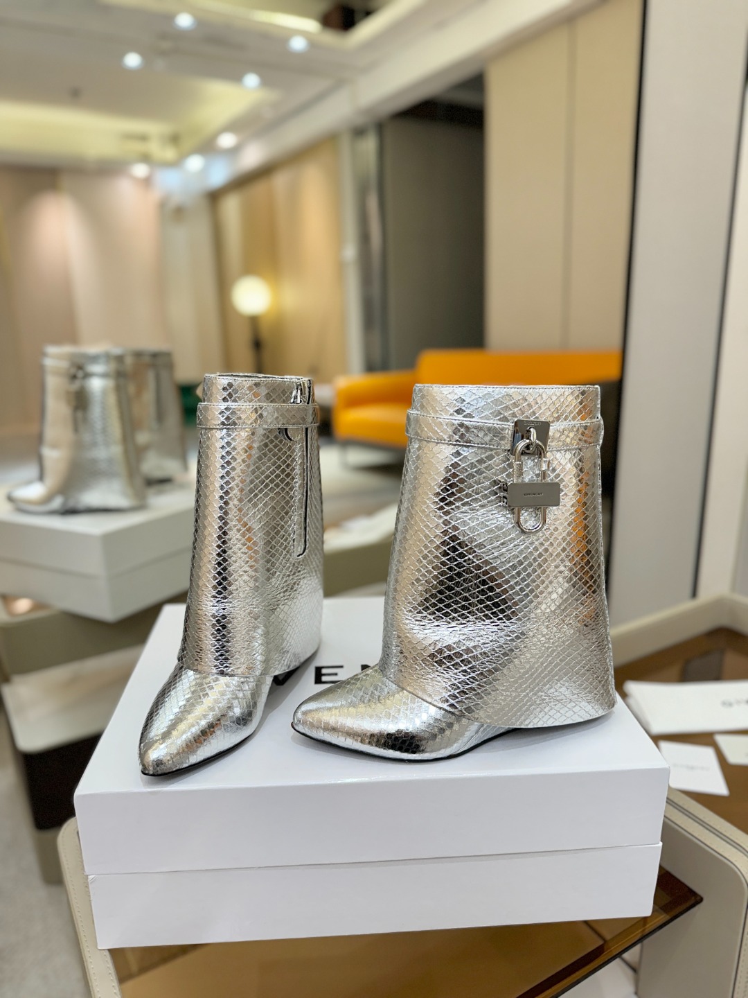 专柜正品级定制版本GIVENCHY纪梵希 Shark Lock 系列 挂锁 短靴 新款，市面最高版本👍👍