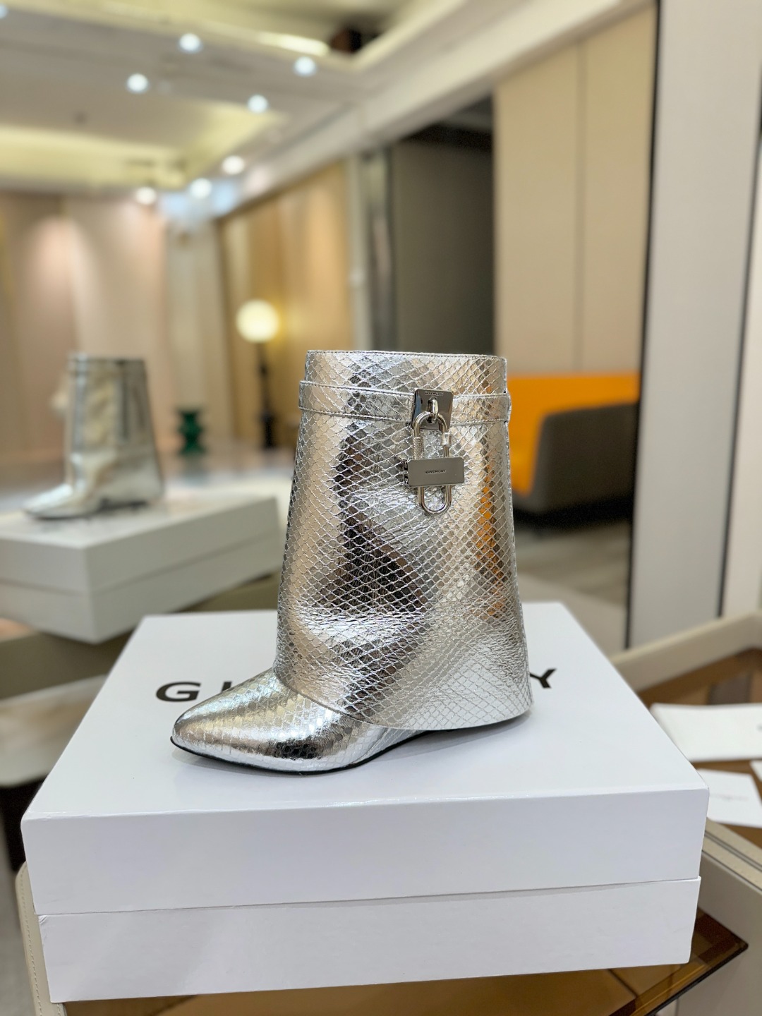 专柜正品级定制版本GIVENCHY纪梵希 Shark Lock 系列 挂锁 短靴 新款，市面最高版本👍👍