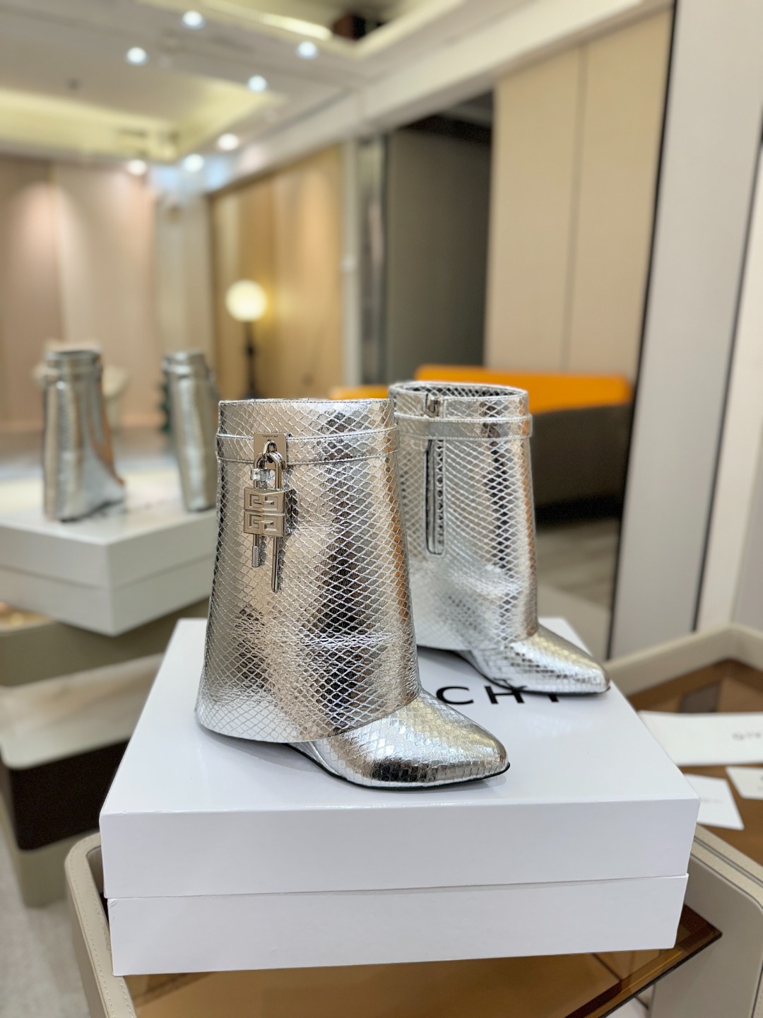 专柜正品级定制版本GIVENCHY纪梵希 Shark Lock 系列 挂锁 短靴 新款，市面最高版本👍👍