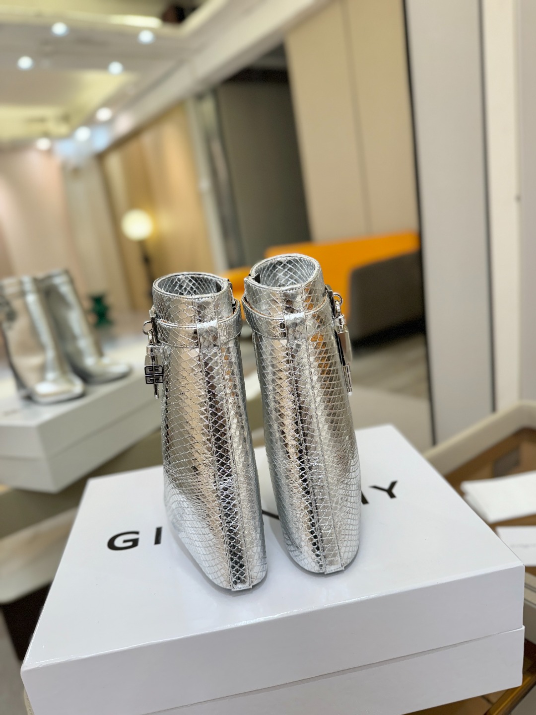 专柜正品级定制版本GIVENCHY纪梵希 Shark Lock 系列 挂锁 短靴 新款，市面最高版本👍👍