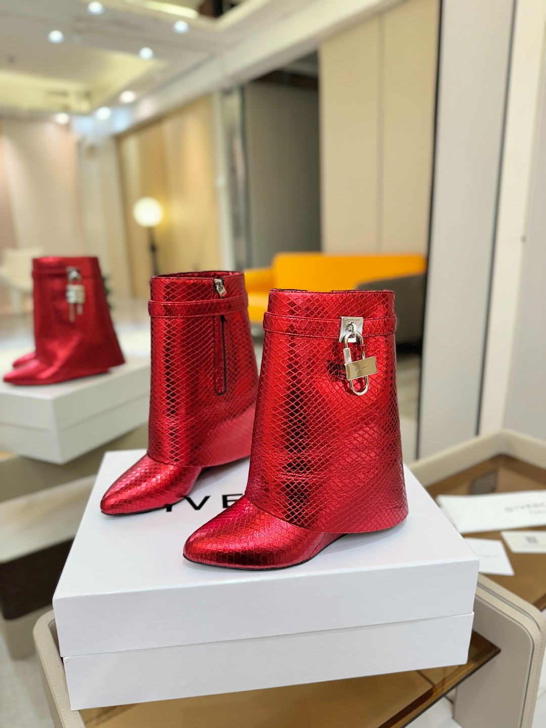 专柜正品级定制版本GIVENCHY纪梵希 Shark Lock 系列 挂锁 短靴 新款，市面最高版本👍👍