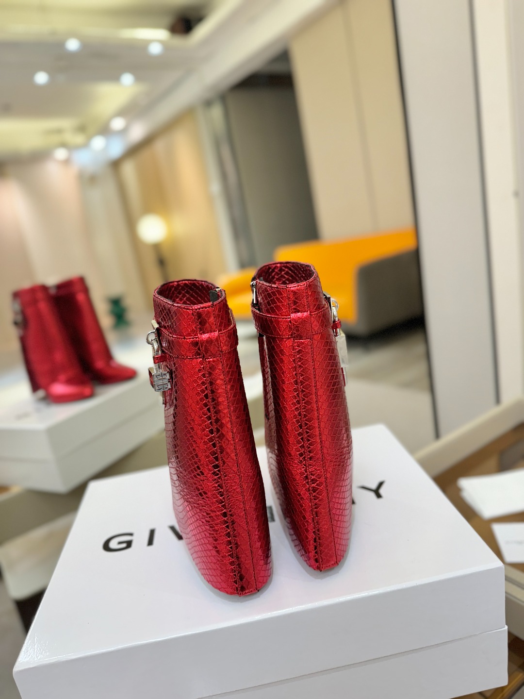 专柜正品级定制版本GIVENCHY纪梵希 Shark Lock 系列 挂锁 短靴 新款，市面最高版本👍👍