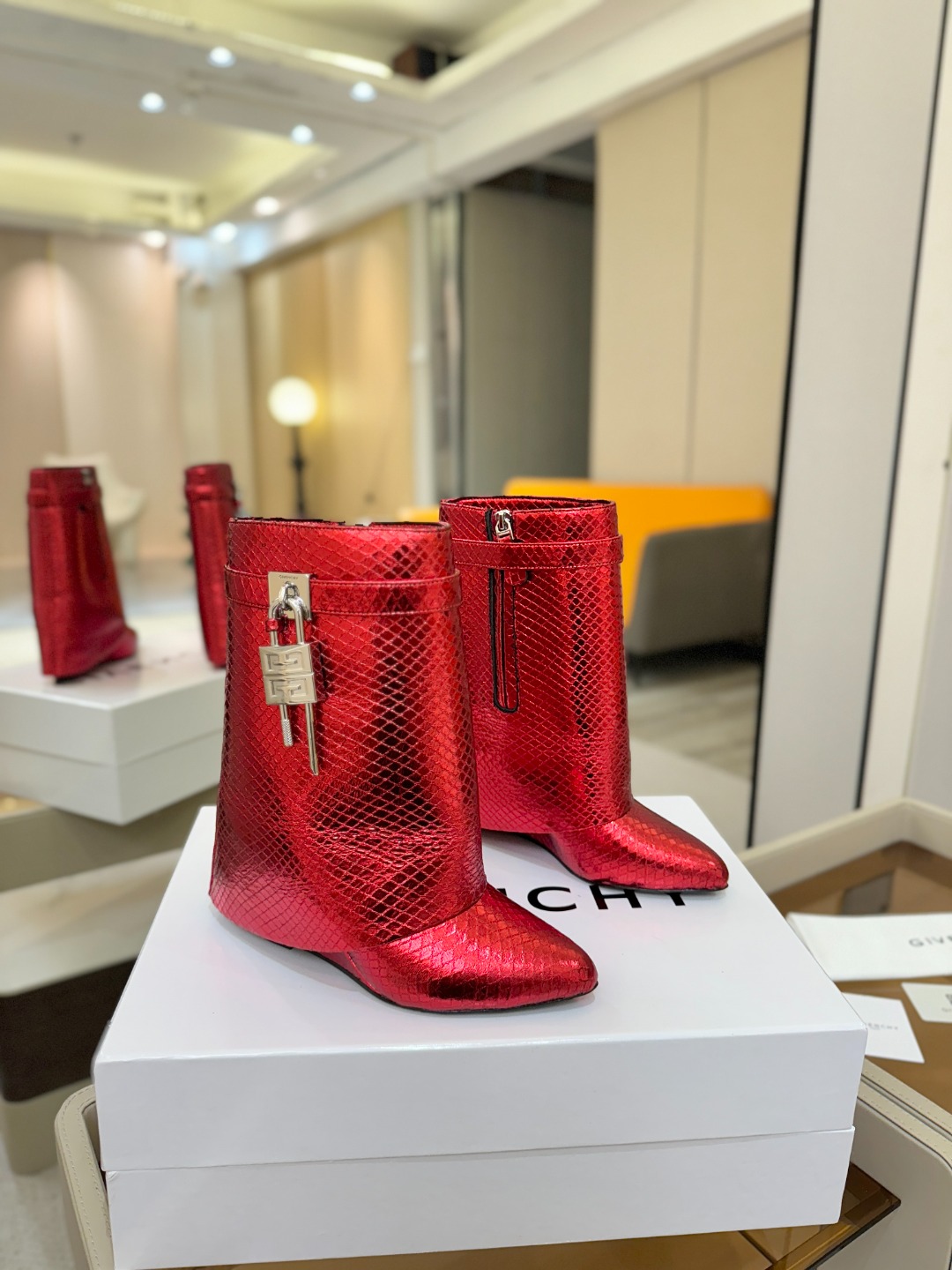 专柜正品级定制版本GIVENCHY纪梵希 Shark Lock 系列 挂锁 短靴 新款，市面最高版本👍👍