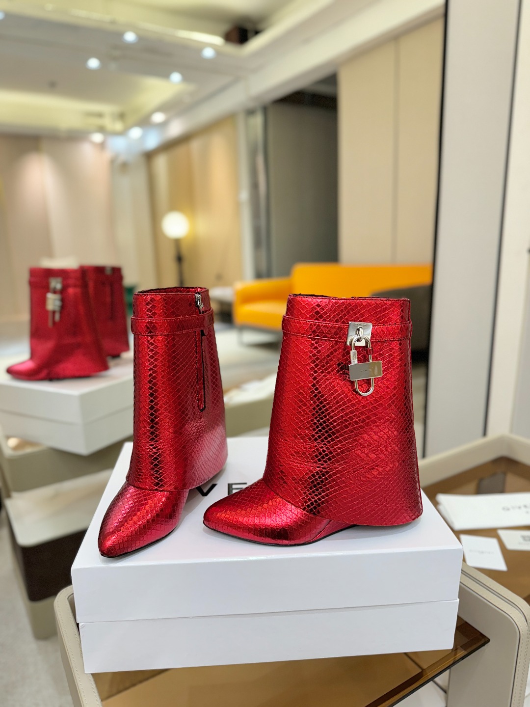 专柜正品级定制版本GIVENCHY纪梵希 Shark Lock 系列 挂锁 短靴 新款，市面最高版本👍👍