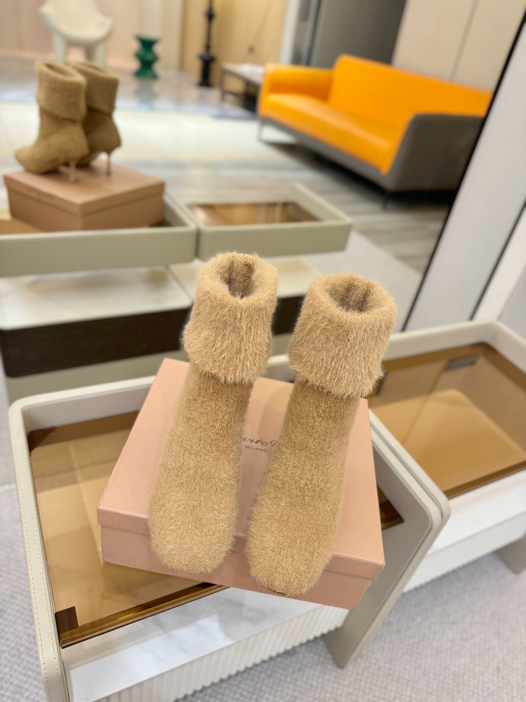 品 牌：Gianvito RossiGianvito Rossi 25秋冬新款 罗西 GR毛线针织高跟袜