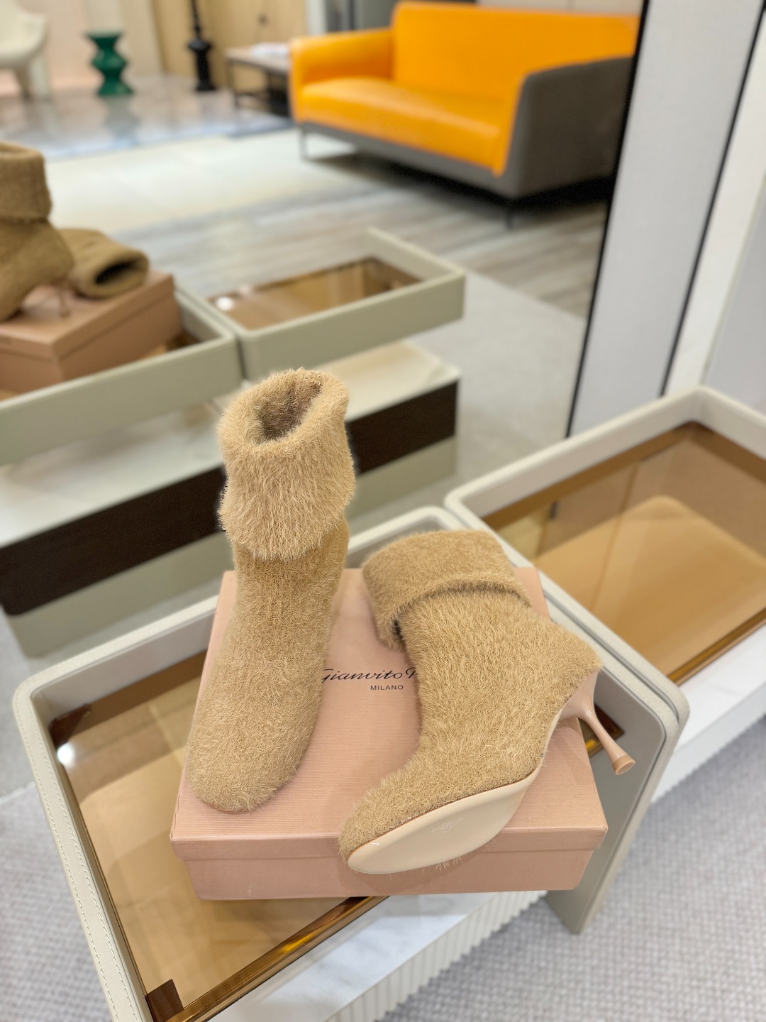 品 牌：Gianvito RossiGianvito Rossi 25秋冬新款 罗西 GR毛线针织高跟袜