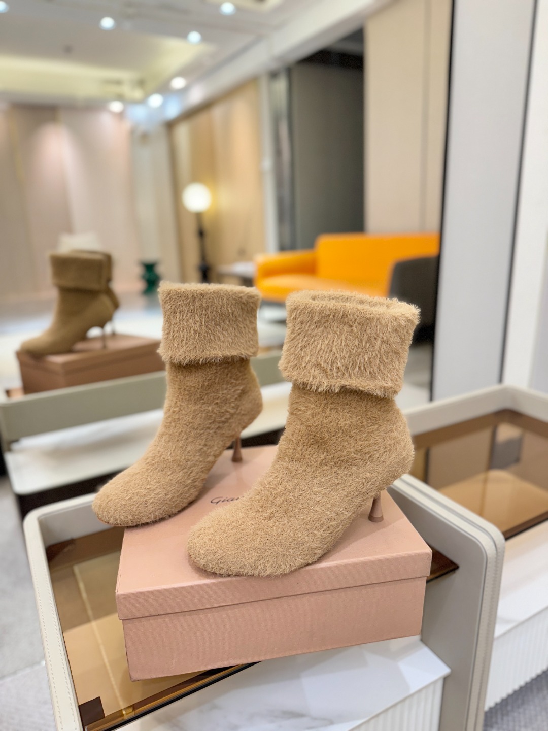 品 牌：Gianvito RossiGianvito Rossi 25秋冬新款 罗西 GR毛线针织高跟袜