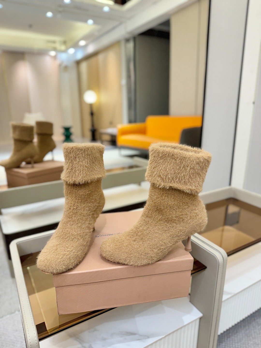 品 牌：Gianvito RossiGianvito Rossi 25秋冬新款 罗西 GR毛线针织高跟袜