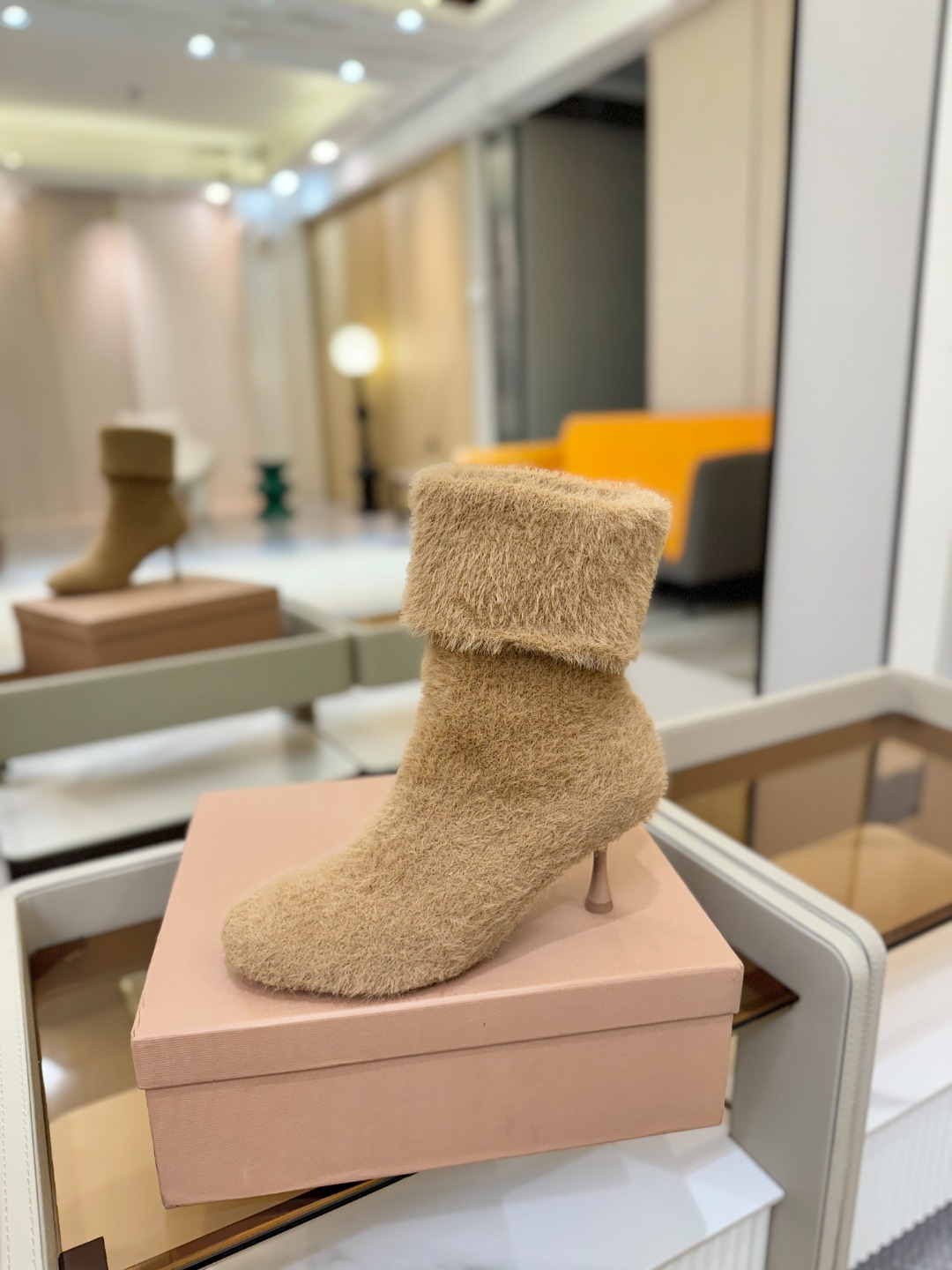 品 牌：Gianvito RossiGianvito Rossi 25秋冬新款 罗西 GR毛线针织高跟袜