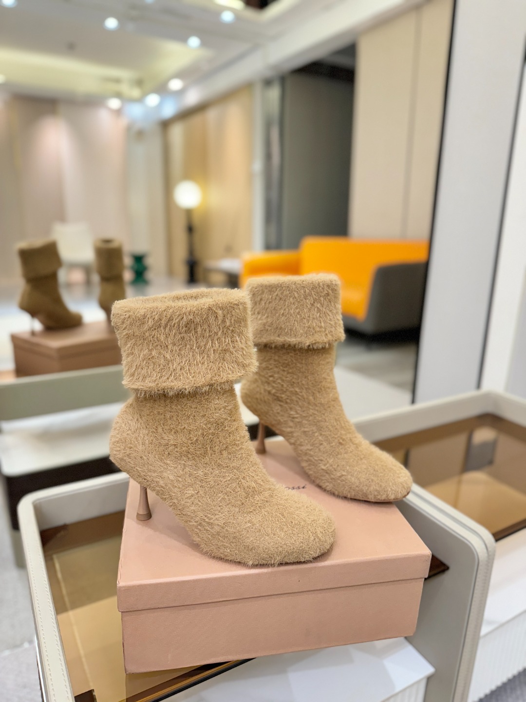 品 牌：Gianvito RossiGianvito Rossi 25秋冬新款 罗西 GR毛线针织高跟袜