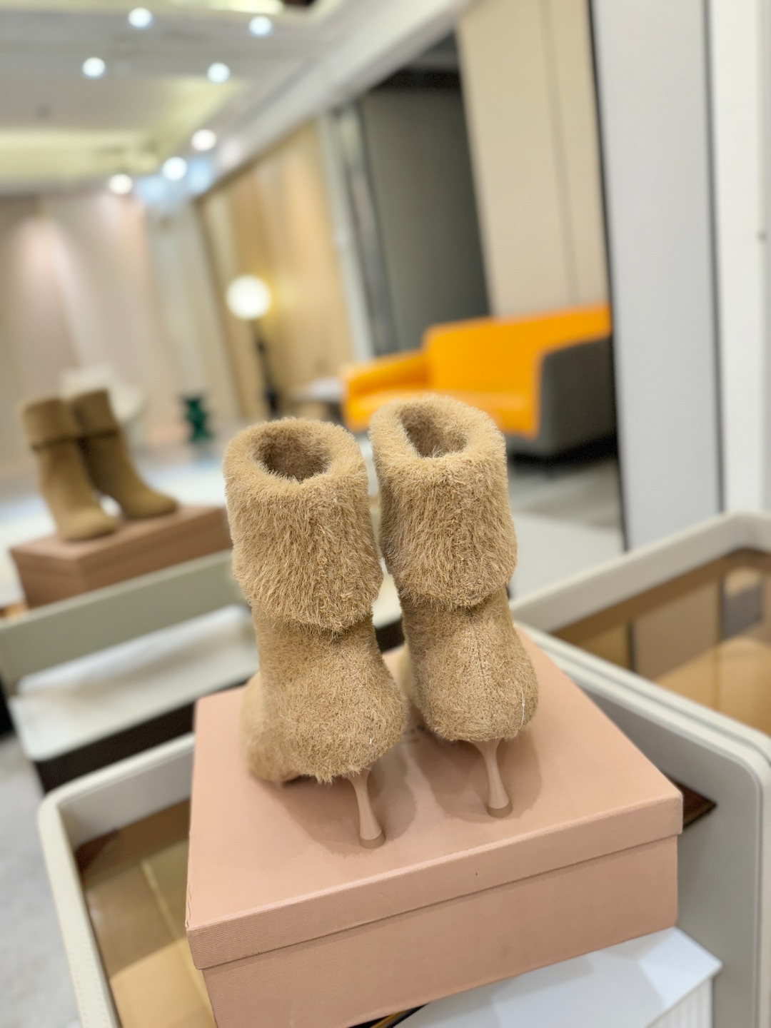 品 牌：Gianvito RossiGianvito Rossi 25秋冬新款 罗西 GR毛线针织高跟袜