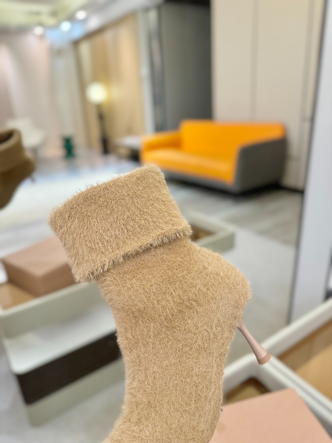 品 牌：Gianvito RossiGianvito Rossi 25秋冬新款 罗西 GR毛线针织高跟袜