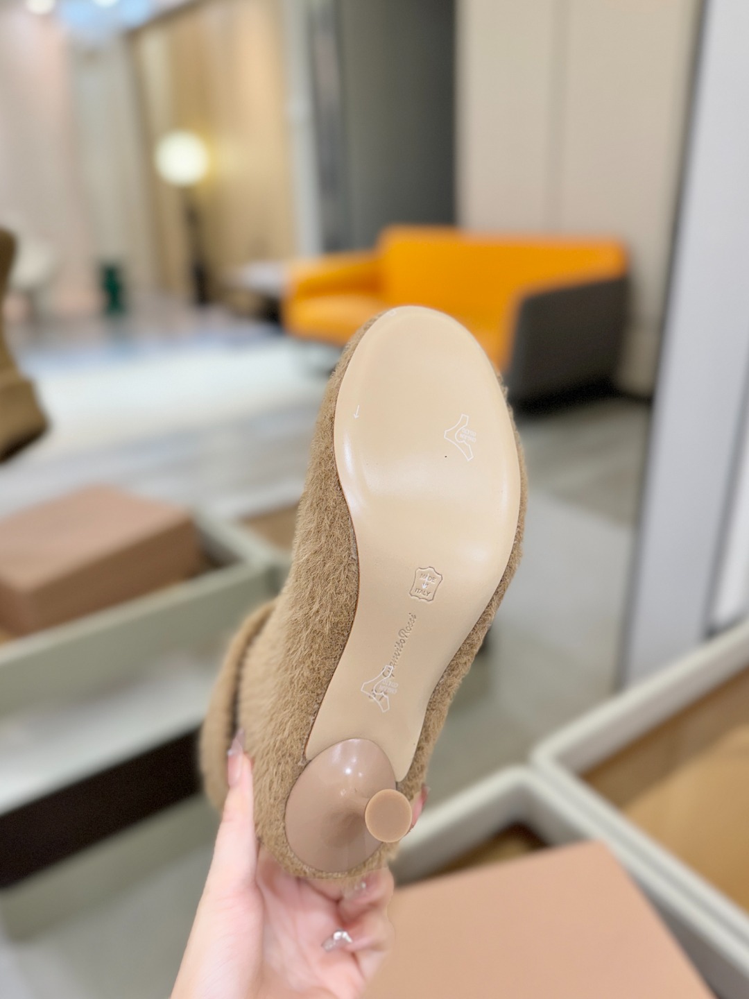 品 牌：Gianvito RossiGianvito Rossi 25秋冬新款 罗西 GR毛线针织高跟袜