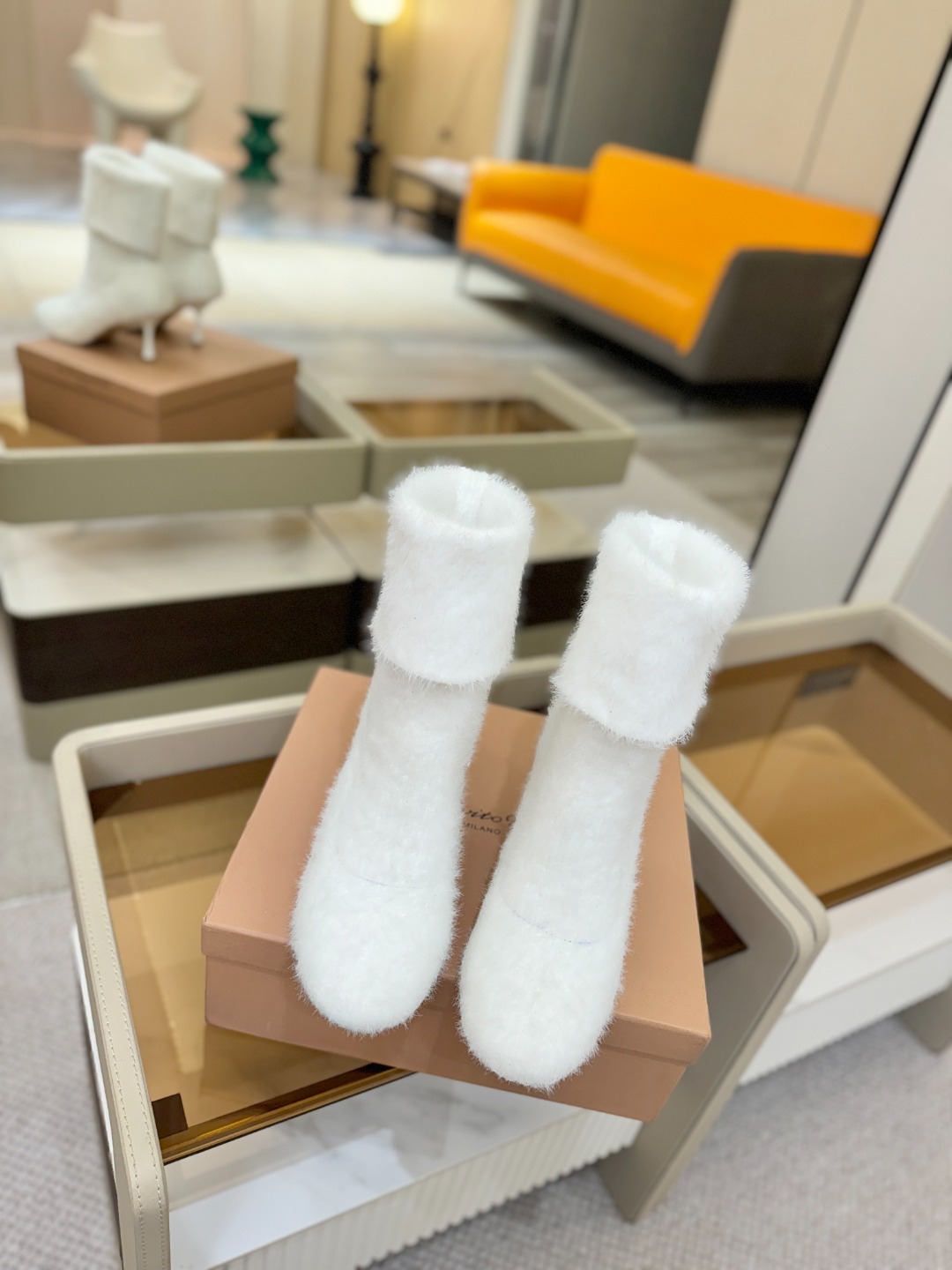 品 牌：Gianvito RossiGianvito Rossi 25秋冬新款 罗西 GR毛线针织高跟袜