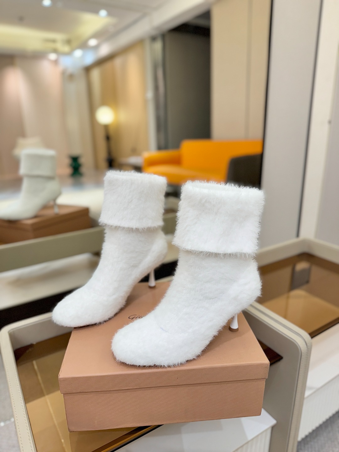 品 牌：Gianvito RossiGianvito Rossi 25秋冬新款 罗西 GR毛线针织高跟袜