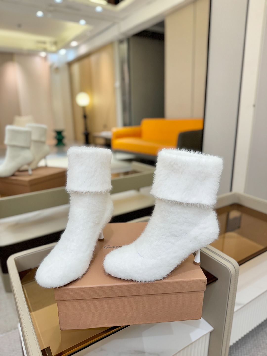 品 牌：Gianvito RossiGianvito Rossi 25秋冬新款 罗西 GR毛线针织高跟袜