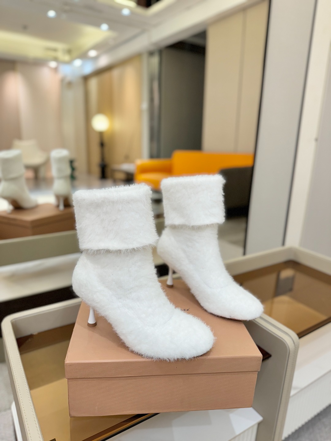 品 牌：Gianvito RossiGianvito Rossi 25秋冬新款 罗西 GR毛线针织高跟袜