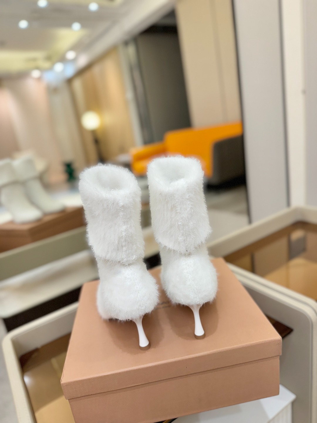 品 牌：Gianvito RossiGianvito Rossi 25秋冬新款 罗西 GR毛线针织高跟袜