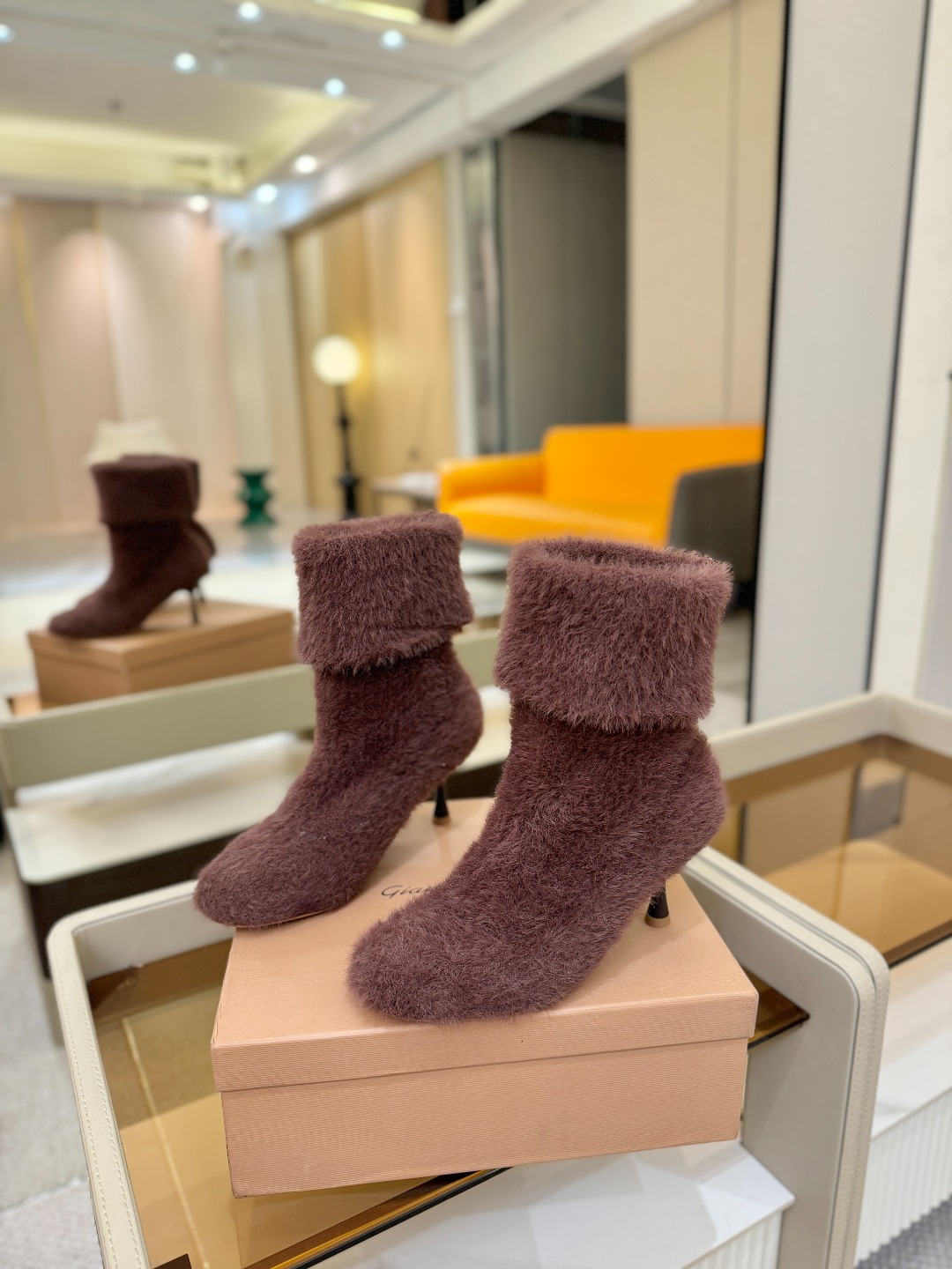 品 牌：Gianvito RossiGianvito Rossi 25秋冬新款 罗西 GR毛线针织高跟袜