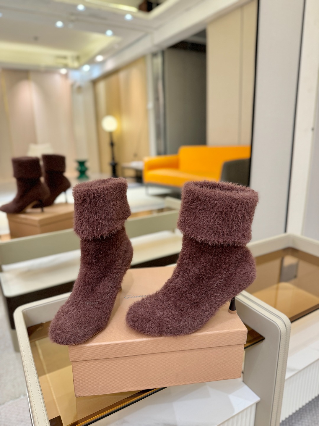 品 牌：Gianvito RossiGianvito Rossi 25秋冬新款 罗西 GR毛线针织高跟袜